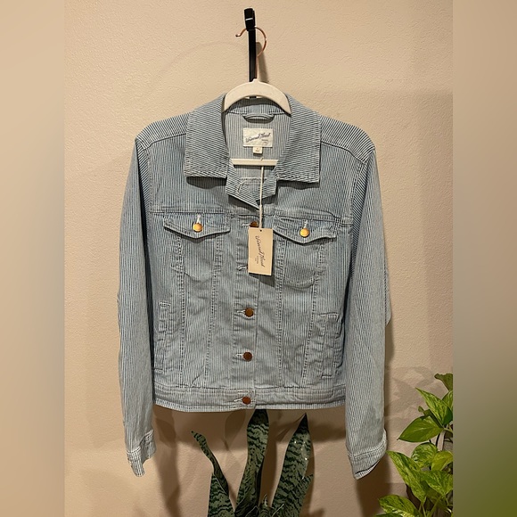 NWT Universal Thread Blue & White Striped Jean Jacket - Picture 2 of 7